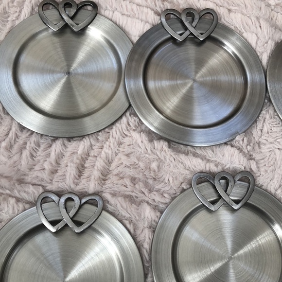 Set of 8 round metal coasters with double heart accent detail - New- never used - Picture 10 of 12